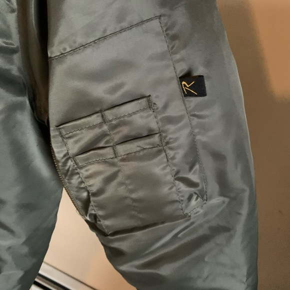 Mens Olive green puffer coat - Picture 9 of 9